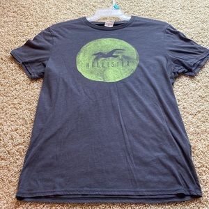 Hollister mens gray shirt with green logo, size large